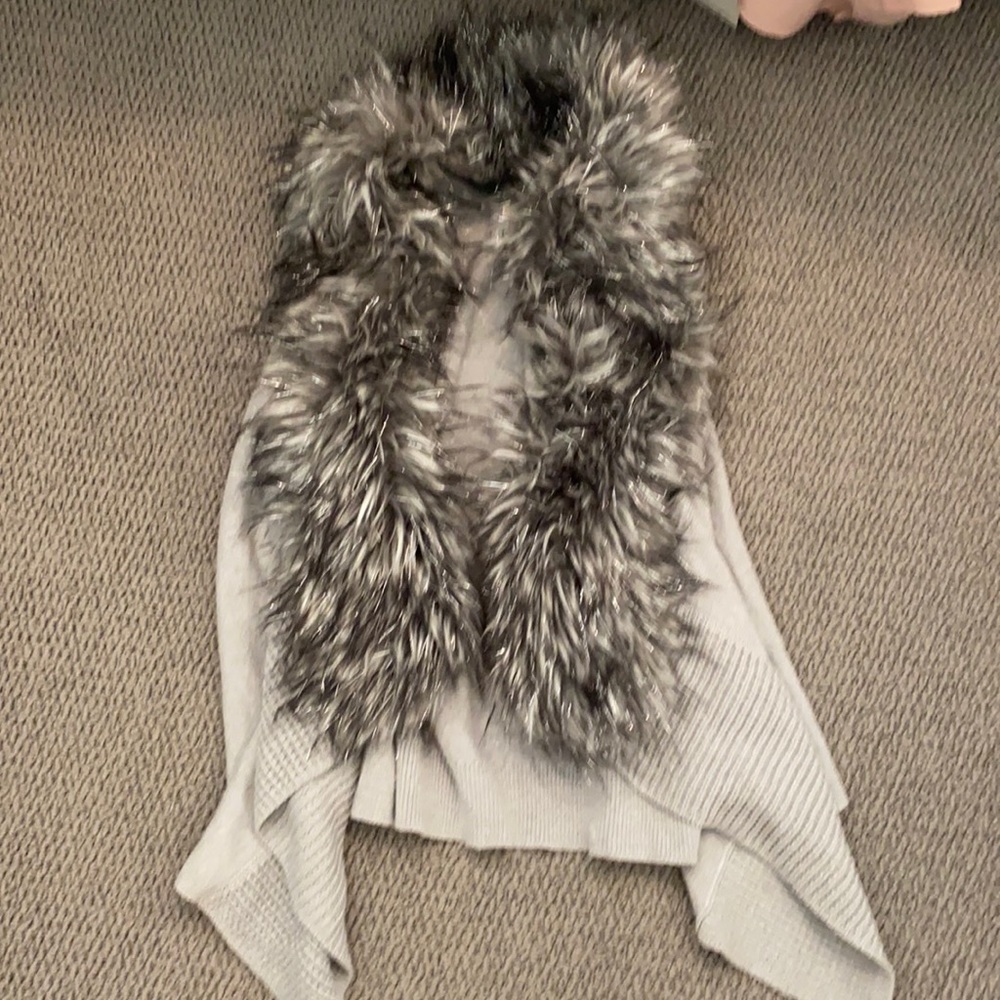 Michael kors sleeveless tapered shawl w/ fur